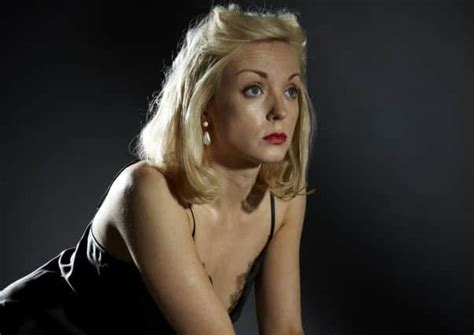 miss julie noir|Call the Midwife and Strictly star Helen George comes。